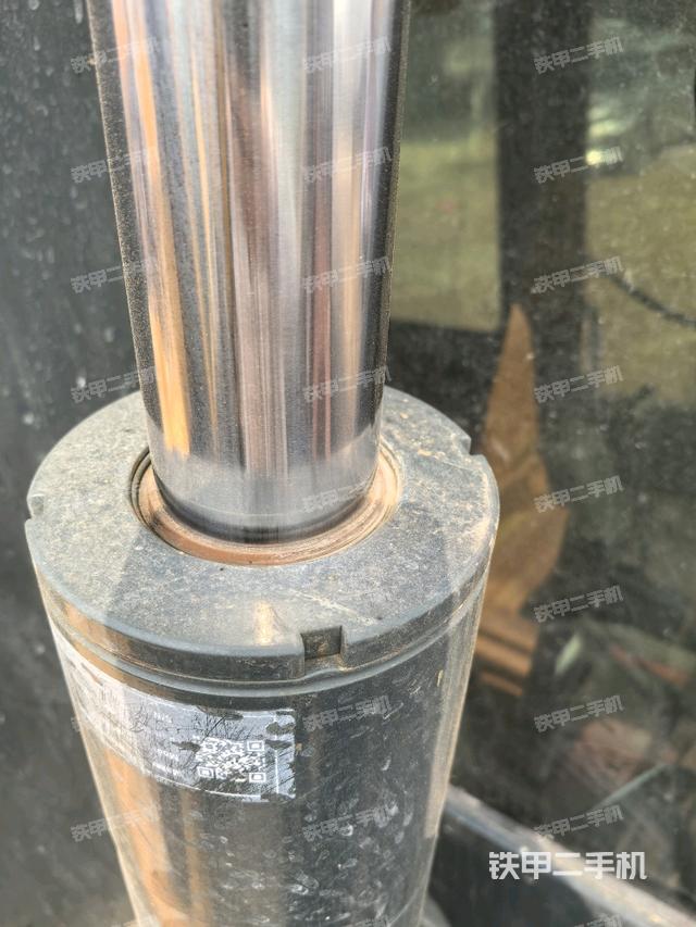 轉(zhuǎn)盤和下車架正前（工作和回轉(zhuǎn)裝置）