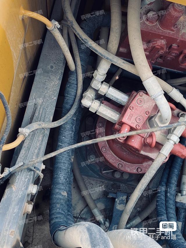 回转马达和主控阀（整机外观）