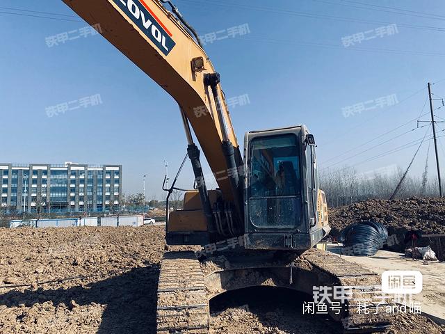 驾驶室顶部（整机外观）