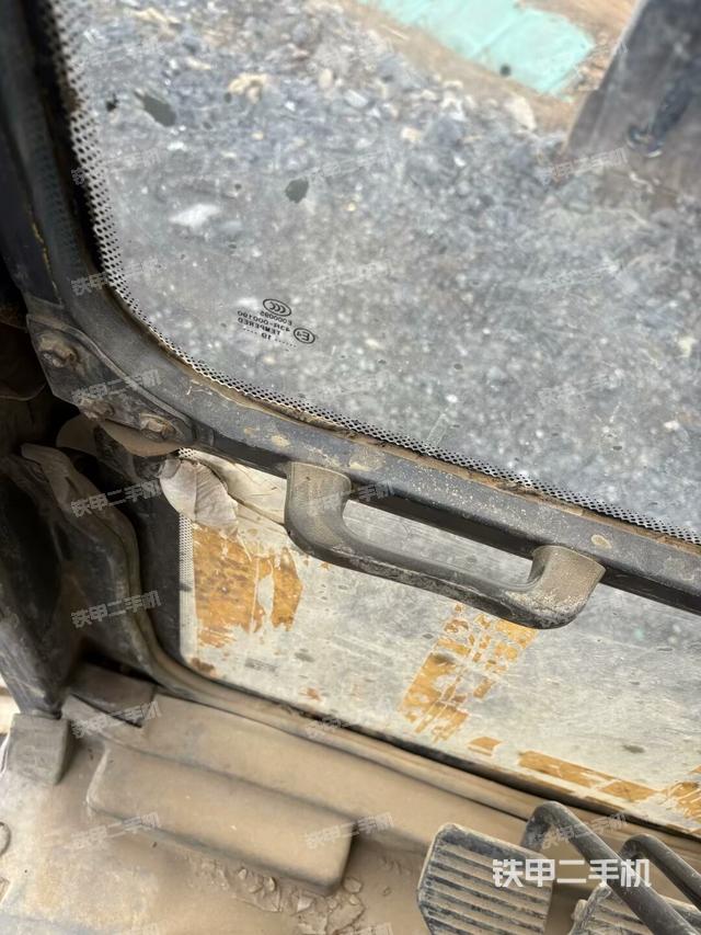 右側(cè)玻璃角標(biāo)(駕駛室部分) 右側(cè)玻璃角標(biāo)(駕駛室部分)