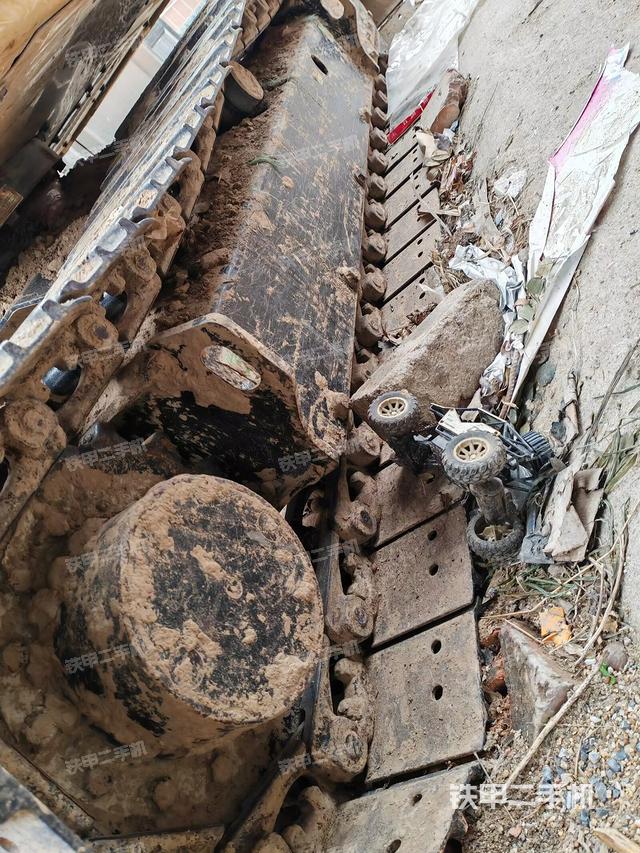 單側(cè)履帶整體(整機外觀) 單側(cè)履帶整體(整機外觀)