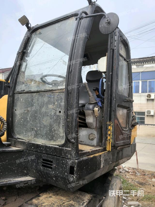 駕駛室整體（整機外觀）