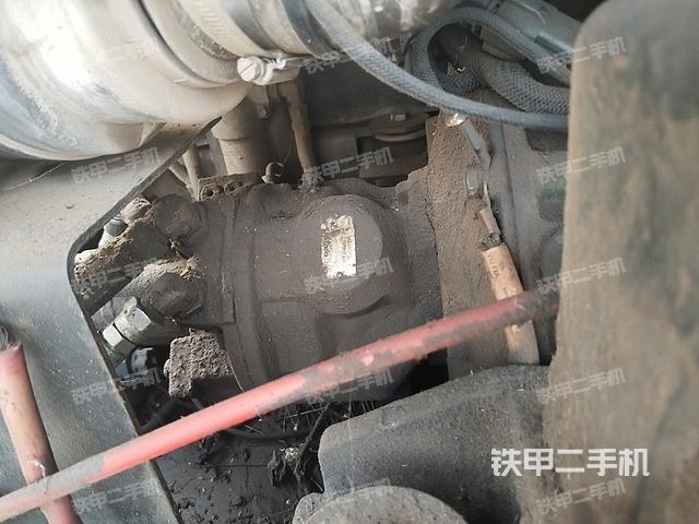 液壓泵艙室正面整體(整機(jī)外觀) 液壓泵艙室正面整體(整機(jī)外觀)