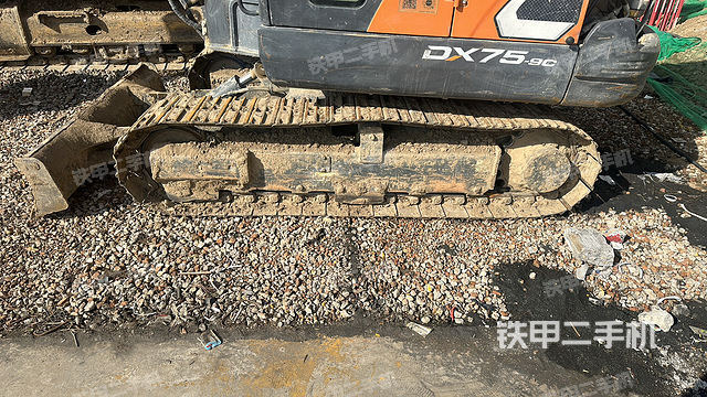 单侧履带整体（整机外观）