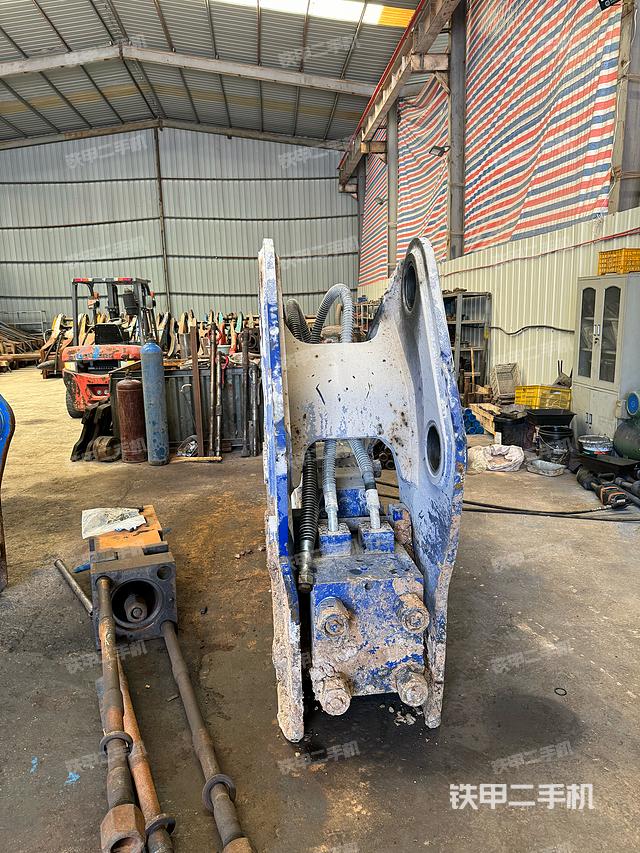 整機(jī)右側(cè)(設(shè)備外觀及核心部件) 整機(jī)右側(cè)(設(shè)備外觀及核心部件)