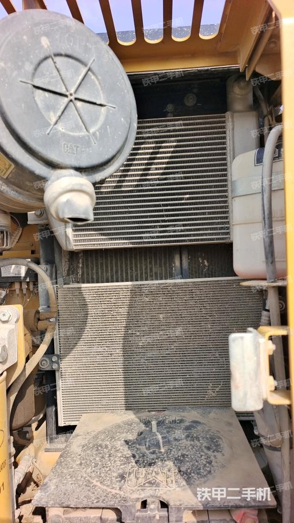 散熱器正面(大件艙室) 散熱器正面(大件艙室)