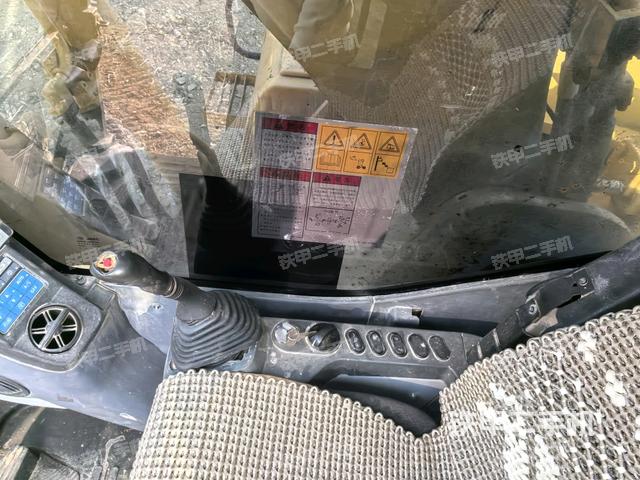 座椅右側控制臺/鑰匙門/油門/含右手柄（駕駛室部分）