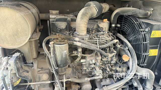 回转马达和主控阀（整机外观）