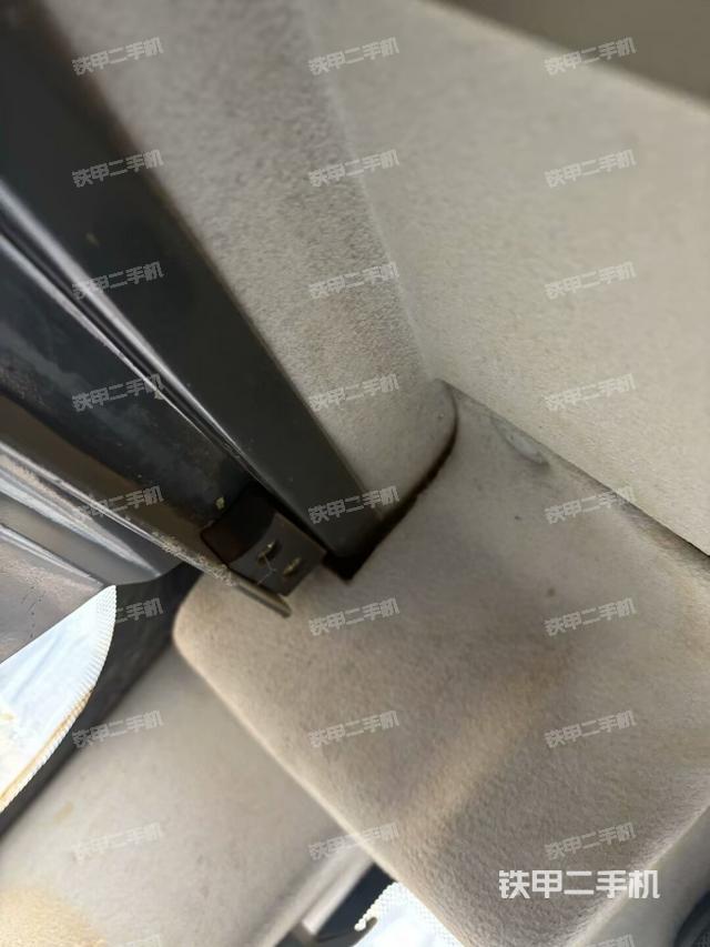 駕駛室左后45度(駕駛室部分) 駕駛室左后45度(駕駛室部分)