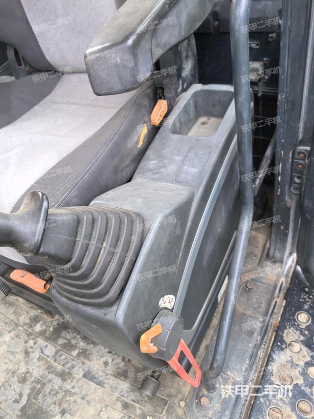 座椅左側(cè)控制臺/音響/含左手柄（駕駛室部分）