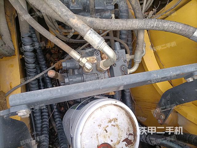 回转马达和主控阀（整机外观）