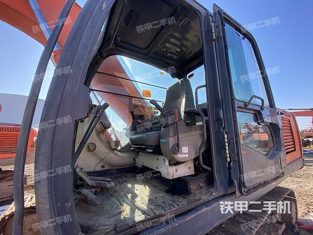 駕駛室整體(整機(jī)外觀) 駕駛室整體(整機(jī)外觀)