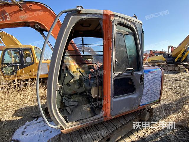 駕駛室整體(整機(jī)外觀) 駕駛室整體(整機(jī)外觀)