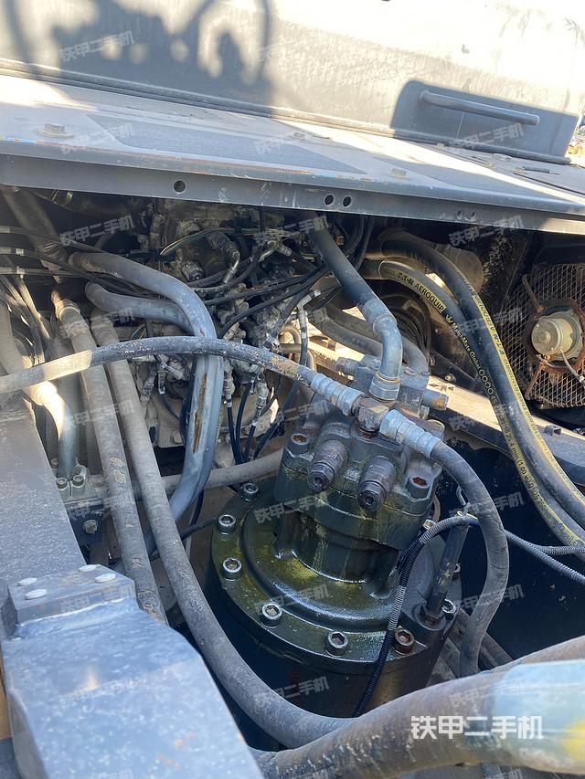 回轉(zhuǎn)馬達(dá)和主控閥（整機外觀）