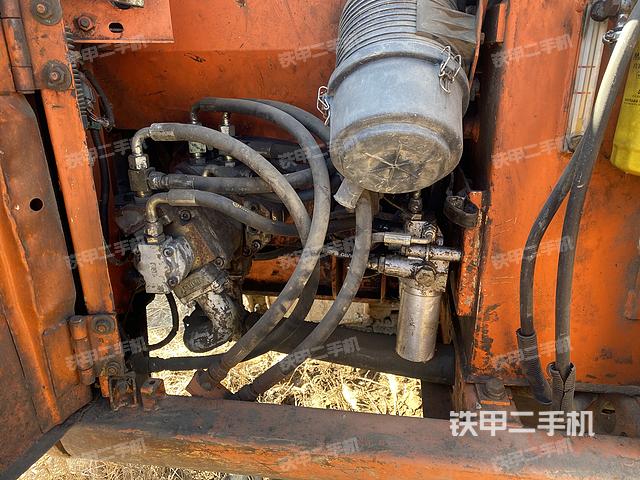 液壓泵艙室正面整體(整機(jī)外觀) 液壓泵艙室正面整體(整機(jī)外觀)