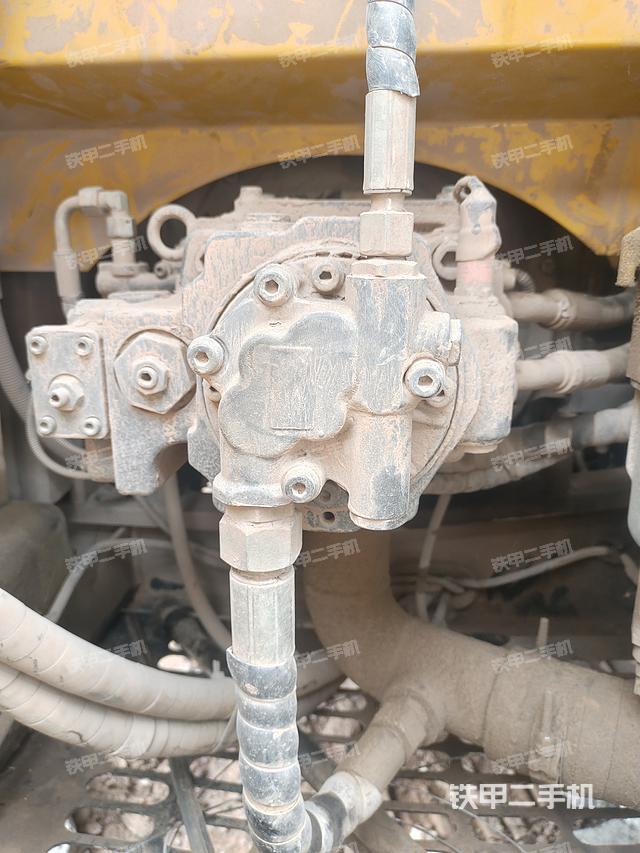 液壓泵艙室正面整體(整機(jī)外觀) 液壓泵艙室正面整體(整機(jī)外觀)