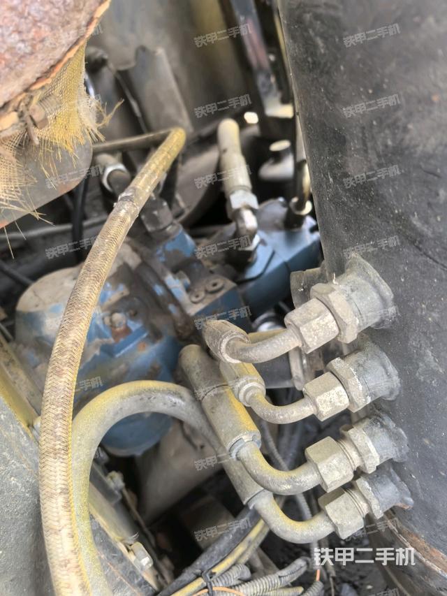 液壓泵艙室正面整體（整機外觀）