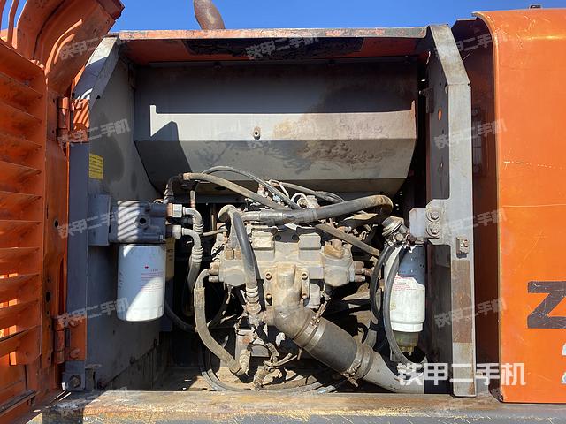 液壓泵艙室正面整體(整機(jī)外觀) 液壓泵艙室正面整體(整機(jī)外觀)