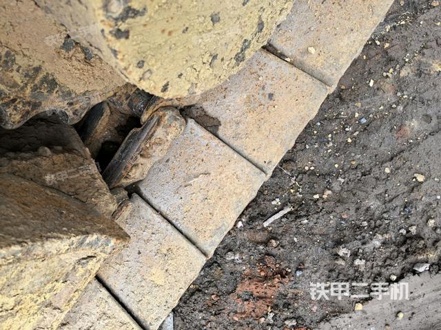 左驅(qū)動輪（行走機(jī)構(gòu)）