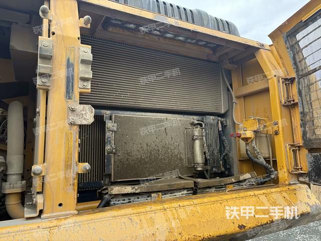 散熱器正面(大件艙室) 散熱器正面(大件艙室)