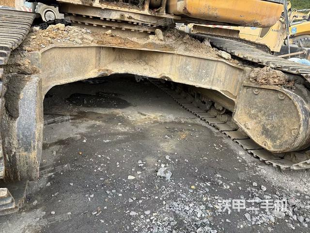 鏟斗右后整體(工作和回轉(zhuǎn)裝置) 鏟斗右后整體(工作和回轉(zhuǎn)裝置)