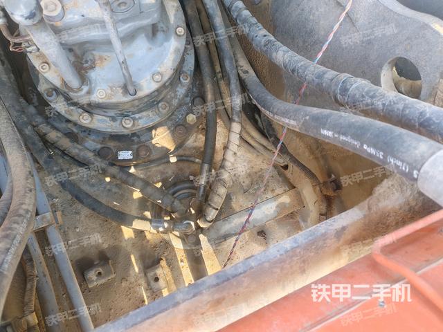 中央回轉(zhuǎn)接頭特寫(xiě)(上車部件) 中央回轉(zhuǎn)接頭特寫(xiě)(上車部件)