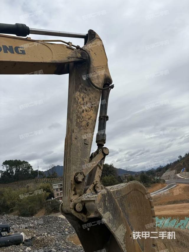 大臂油缸整體?豎拍(工作和回轉(zhuǎn)裝置) 大臂油缸整體?豎拍(工作和回轉(zhuǎn)裝置)