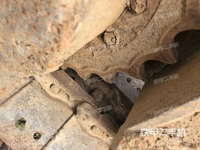 右驅(qū)動輪（行走機構(gòu)）