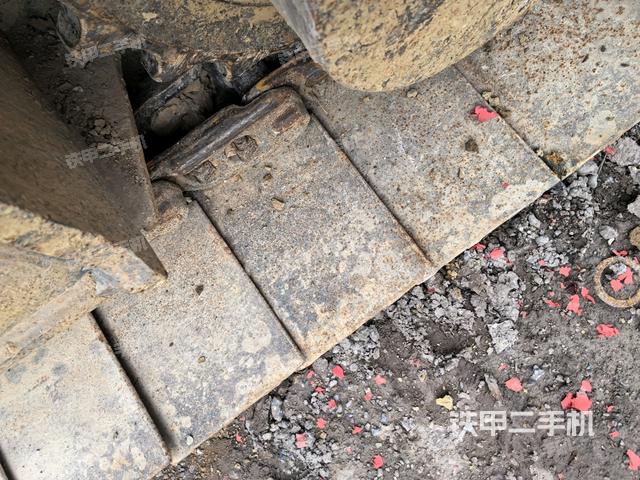 左驅(qū)動輪（行走機構(gòu)）