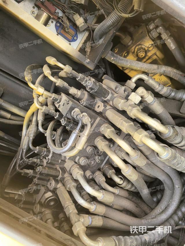 回轉(zhuǎn)馬達和主控閥（整機外觀）