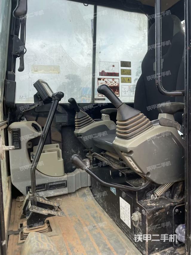 驾驶室整体（整机外观）