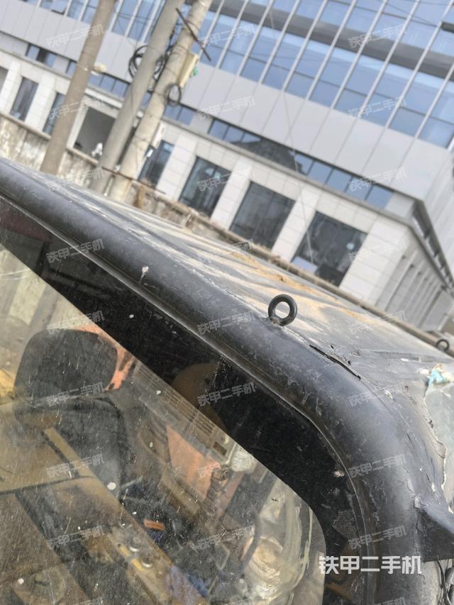 駕駛室頂部（整機外觀）