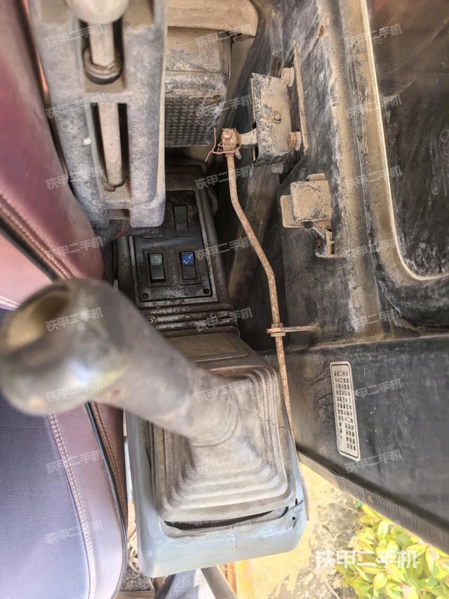 座椅左側(cè)控制臺/音響/含左手柄（駕駛室部分）