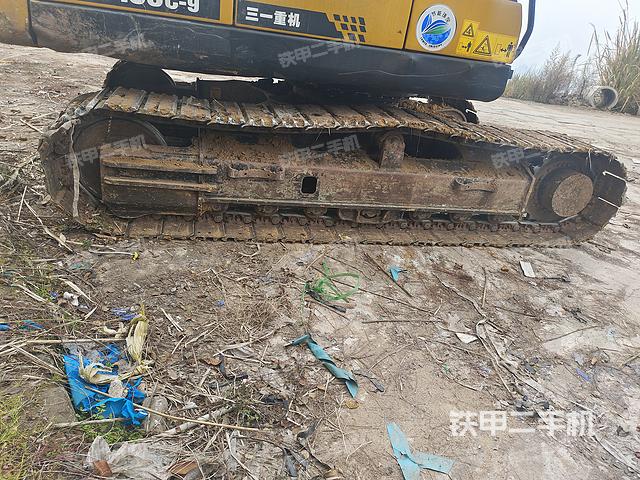 單側(cè)履帶整體(整機(jī)外觀) 單側(cè)履帶整體(整機(jī)外觀)