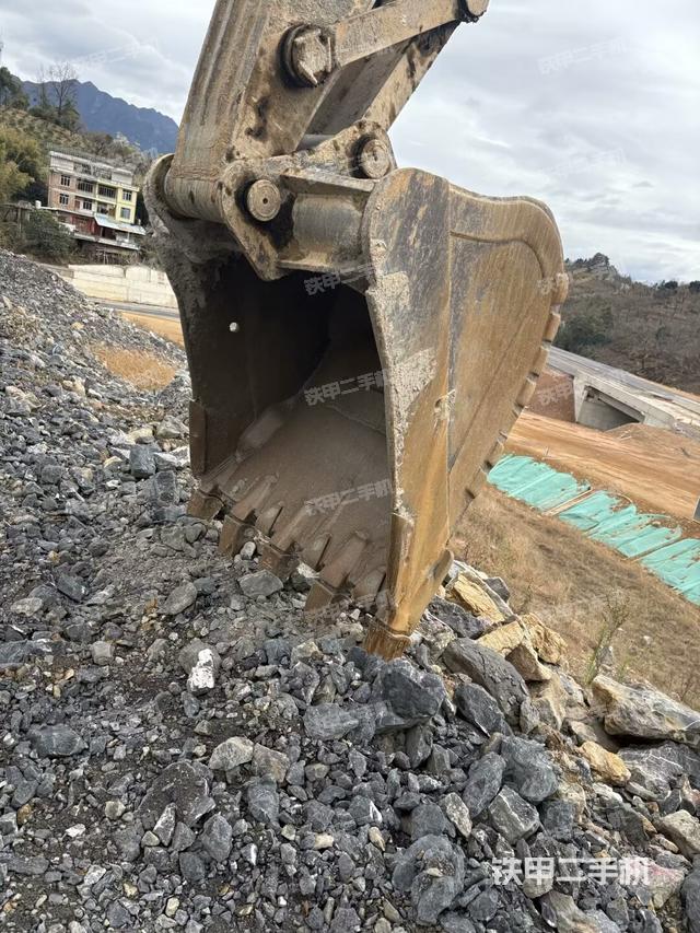 小臂整體左后(工作和回轉(zhuǎn)裝置) 小臂整體左后(工作和回轉(zhuǎn)裝置)