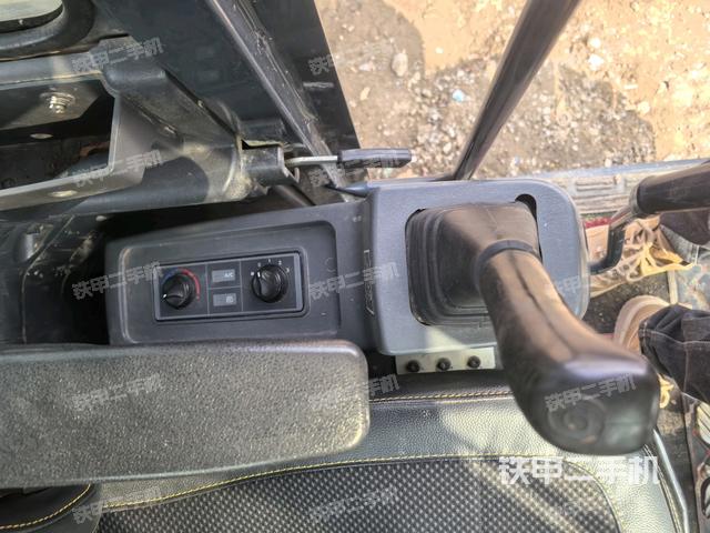 座椅左側(cè)控制臺(tái)/音響/含左手柄（駕駛室部分）