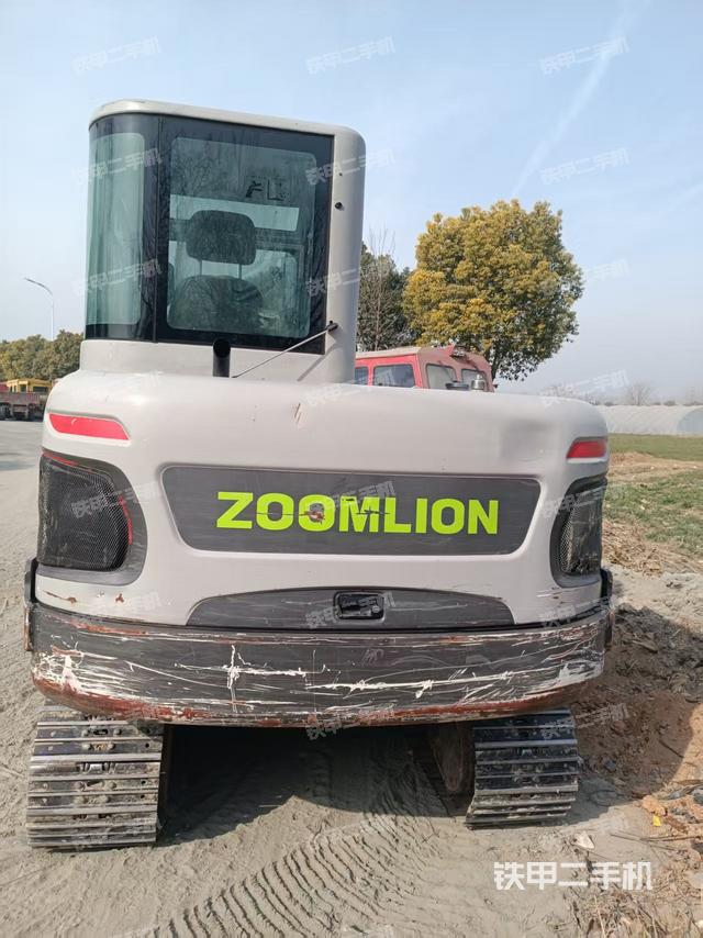 驾驶室顶部（整机外观）