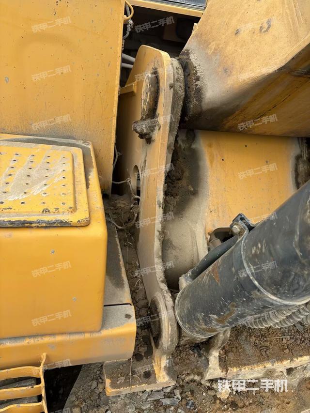 大臂根部?斜視(工作和回轉(zhuǎn)裝置) 大臂根部?斜視(工作和回轉(zhuǎn)裝置)