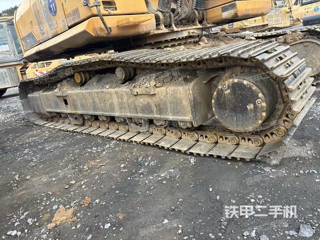 左側(cè)行走馬達(dá)蓋板(行走機(jī)構(gòu)) 左側(cè)行走馬達(dá)蓋板(行走機(jī)構(gòu))