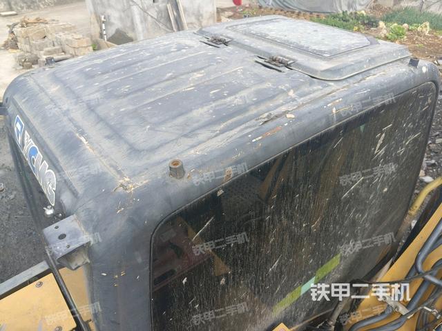 鏟斗右后整體(工作和回轉(zhuǎn)裝置) 鏟斗右后整體(工作和回轉(zhuǎn)裝置)