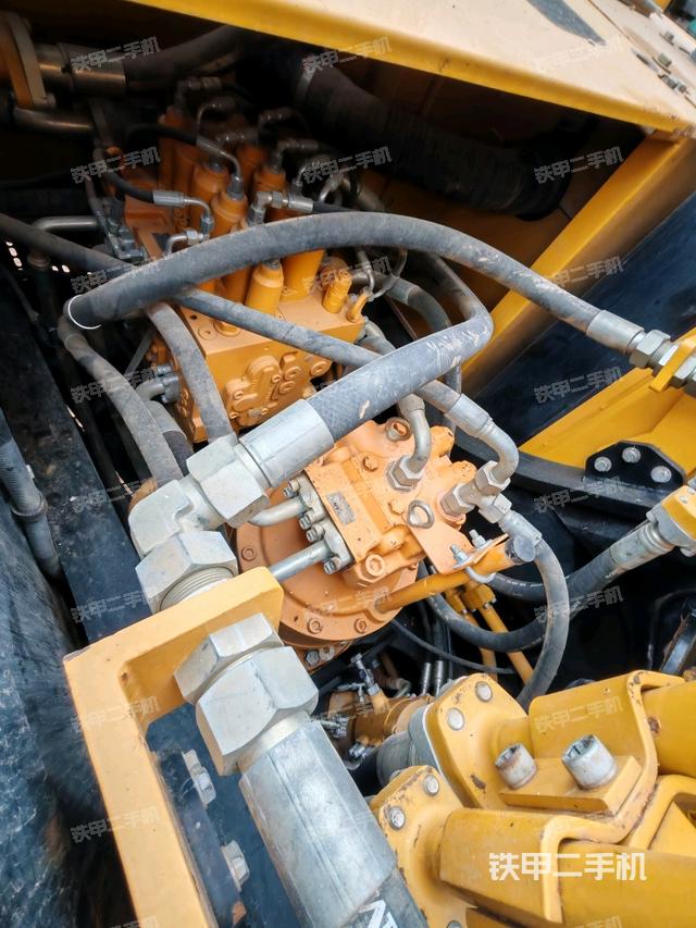 回轉(zhuǎn)馬達(dá)和主控閥(整機(jī)外觀) 回轉(zhuǎn)馬達(dá)和主控閥(整機(jī)外觀)