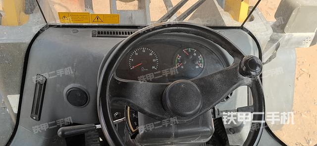 駕駛室工作臺(整機(jī)外觀及大件) 駕駛室工作臺(整機(jī)外觀及大件)