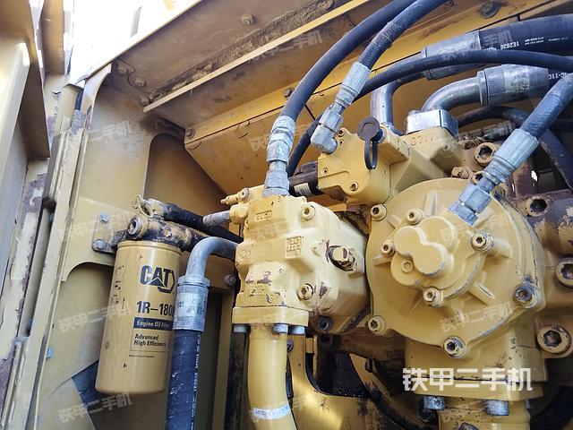 液壓泵艙室正面整體（整機外觀）