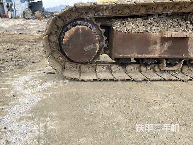 右驅(qū)動輪（行走機構(gòu)）