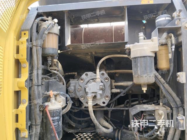 液壓泵艙室正面整體（整機外觀）