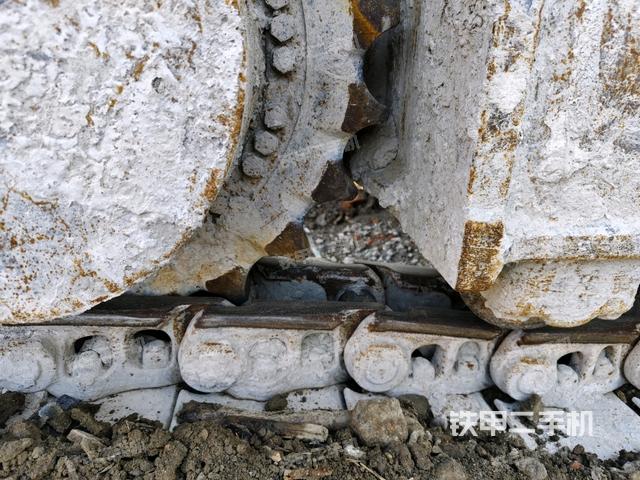 左驅(qū)動(dòng)輪（行走機(jī)構(gòu)）