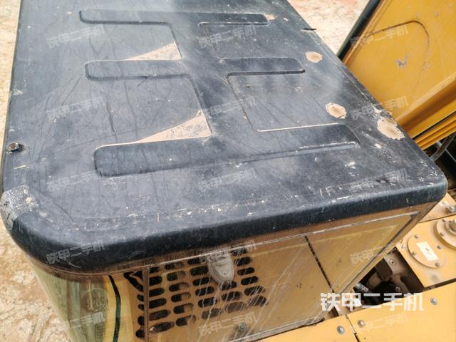 駕駛室整體(整機(jī)外觀) 駕駛室整體(整機(jī)外觀)