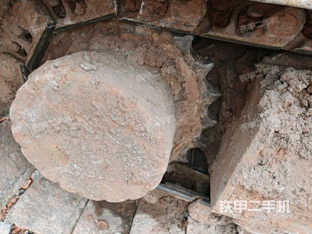 左驅(qū)動輪（行走機構(gòu)）