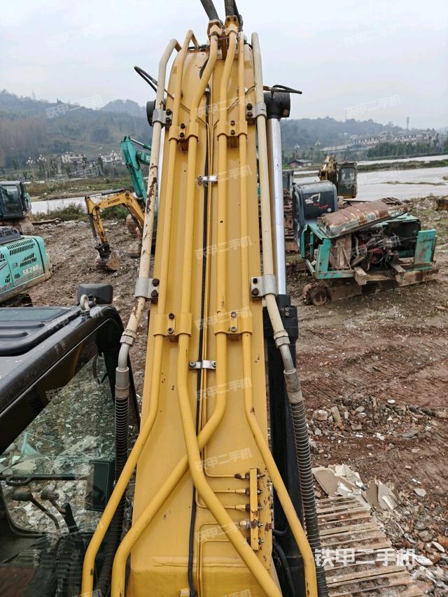 大臂背部俯視（工作和回轉(zhuǎn)裝置）