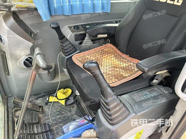 驾驶室整体（整机外观）